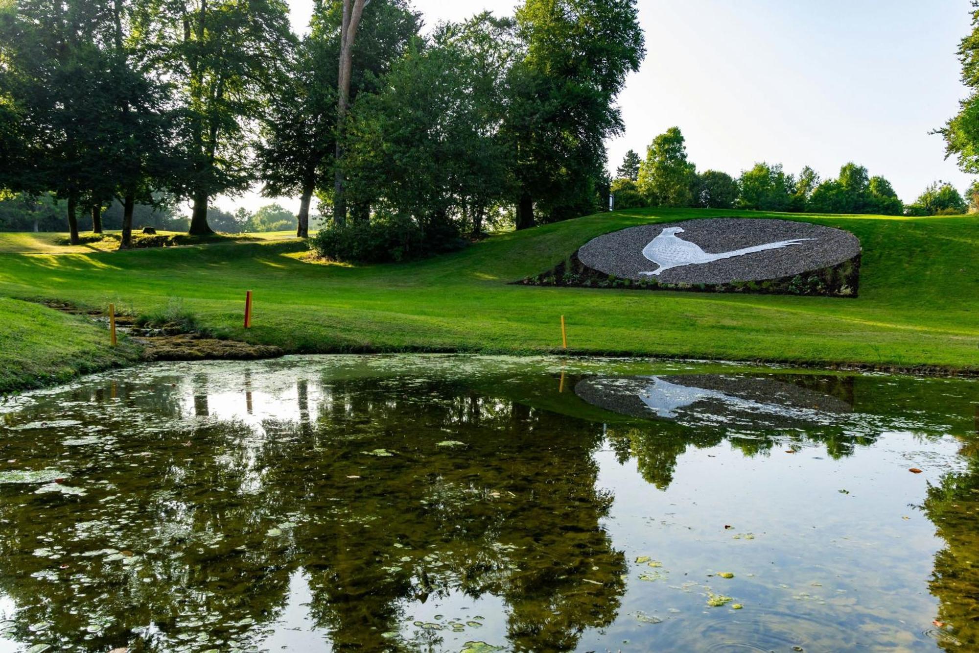 Hotel Mount Juliet Estate, Autograph Collection à Thomastown  Extérieur photo The 17th green at the 2019 Dutch Open